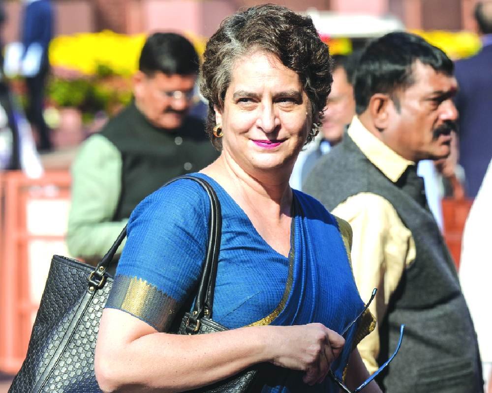 प्रियंका गांधी Vs बीजेपी सांसद: संसद परिसर में नारेबाजी पर गरमाया माहौल, राहुल गांधी को लेकर हुई तीखी बहस