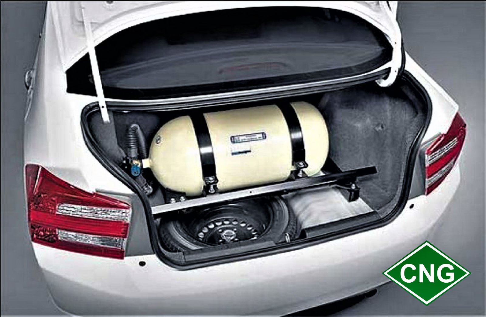 CNG Car Safety: कार में CNG की गंध आते ही हो जाएं सावधान, छोटी लापरवाही पड़ सकती है भारी